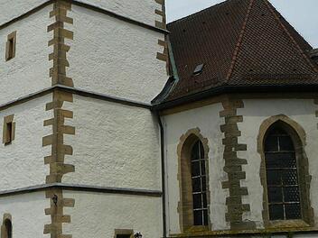 Von Feuchtigkeit arg in Mitleidenschaft gezogen ist die Rugendorfer Kirche.  Foto: Klaus-Peter Wulf