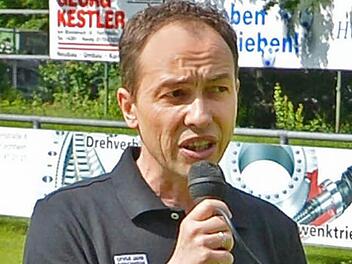 Uwe Schüttinger, Sportvorstand beim Jahn, sagt: "Wir sind auf dem richtigen Weg."  Fotos: Picturedreams