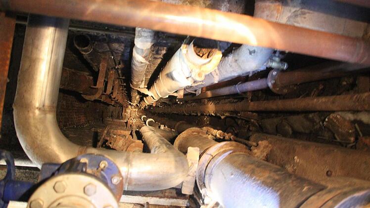 Ein Wirrwarr aus Rohren zieht sich durch den Komplex. Foto: Jürgen Gärtner