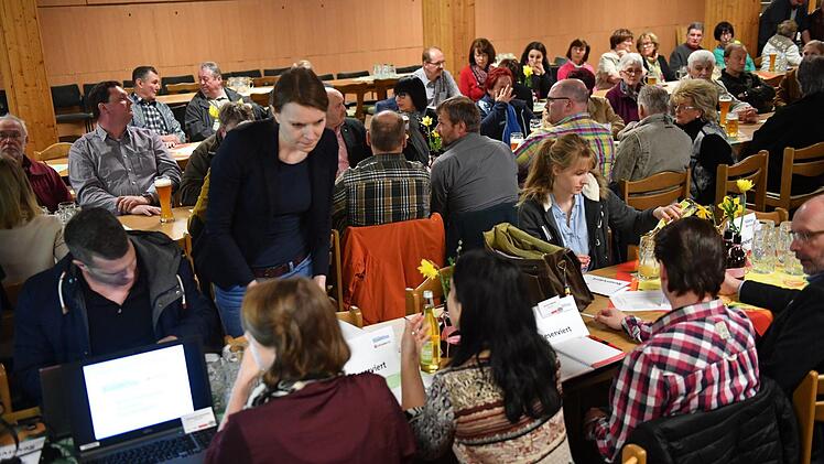 Impressionen vom Diskussionsabend in Stadtsteinach Foto: Ronald Rinklef