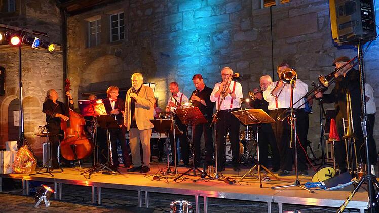 Höhepunkt jeder Moonlight-Serenade ist die gemeinsame Jam-Session der Old-Beertown-Jazzband und der Semper-House-Band. Unser Bilder entstand 2014 im Thurnauer Schlosshof. Foto: Archiv/Günter Karritke