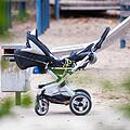 Leerer Kinderwagen