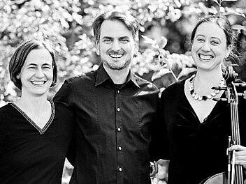 Regina Bussmann, Bernhard Kuffer und Ulrike Maria Gossel (von links) kommen auf Schloss Oberau. Foto: privat