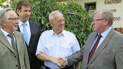 Altbürgermeister Ernst Drummer, Landrat Hermann Ulm, Helmut Ulm und Bürgermeister Konrad Ochs (v.l.n.r.) Foto: Franz Galster