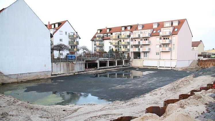 Neben dem Gasthof "Drei Linden" an der Memmelsdorfer Straße soll ein Studentenwohnheim mit 141  Wohneinheiten (insgesamt 156 Betten) gebaut werden. Im Erdgeschoss ist vom privaten Bauträger ein Café mit Freischankfläche vorgesehen.