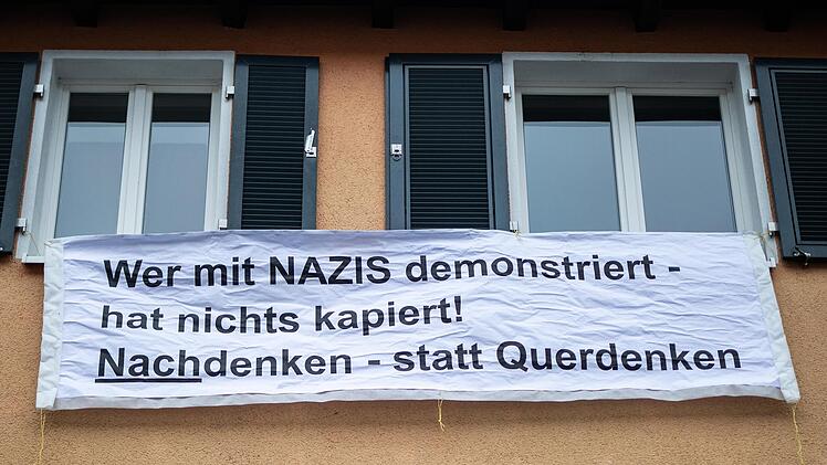 In vielen Städten - wie hier in Stuttgart - regt sich Widerstand gegen die "Spaziergänger".