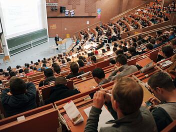 Uni Erlangen schlie&szlig;t bestimmte Studierende aus China wegen Spionage-Gefahr aus