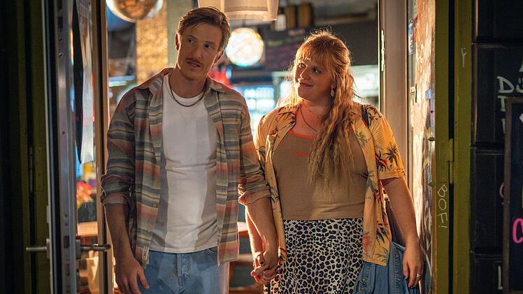 Der ZDF-Herzkino-Film "Liebesbrief an Jenny" erz&auml;hlt die ungew&ouml;hnliche Liebesgeschichte von Jenny (Stefanie Reinsperger) und Timo (Golo Euler).