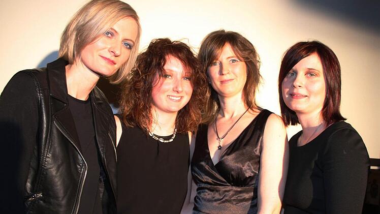 Trends 2016: Kühles Eis-Blond , Wuschellook, bauschige Sixties-Toupierungen oder ausgedünnte Schnitte in Mahagony-Nuancen