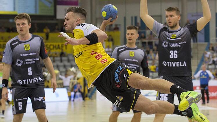 Da liegt was in der Luft: HSC-Kreisläufer Marcell Timm. Foto: Uwe Gick