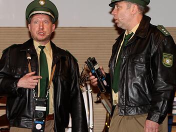 Auftritte beim Neubrunner Starkbierfest: Die "Neubrunner Antwort auf Hubert und Staller" mit Bernd Stretz (links) und Hans-Jürgen Derra.