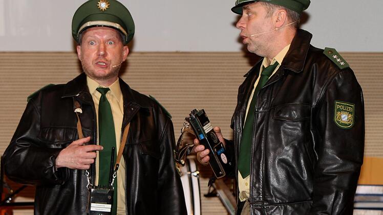 Auftritte beim Neubrunner Starkbierfest: Die "Neubrunner Antwort auf Hubert und Staller" mit Bernd Stretz (links) und Hans-Jürgen Derra.