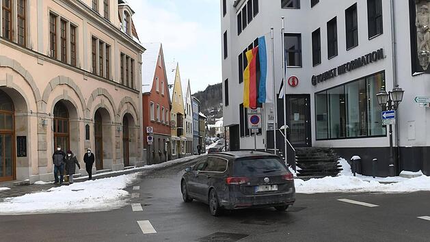 Freitag- und Samstagabend für Autos gesperrt: Nach den Vorstellungen von SPD und Grünen soll künftig in den Sommermonaten der Verkehr ab der Buchbindergasse nicht mehr durch die Altstadt rollen.
