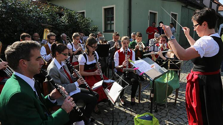 Die Musik spielte auf beim Besuch des Ministerpräsidenten.