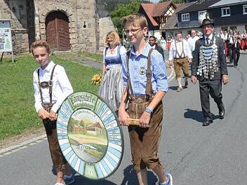 Schützenkönig und Kaiser Reinhold Wolf (rechts) durfte natürlich nicht fehlen.