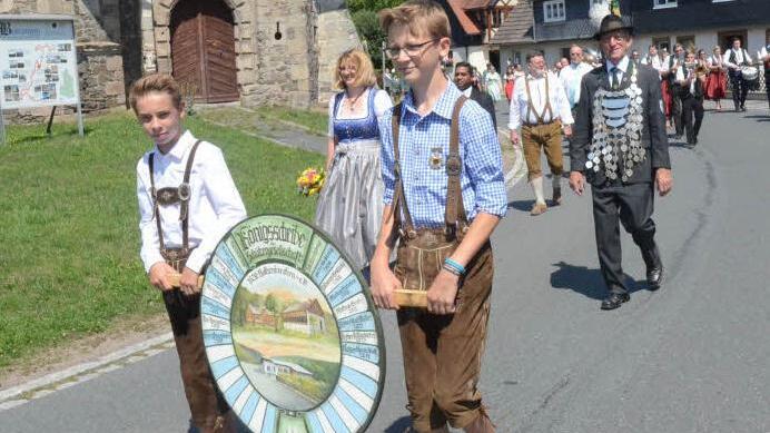 Schützenkönig und Kaiser Reinhold Wolf (rechts) durfte natürlich nicht fehlen.