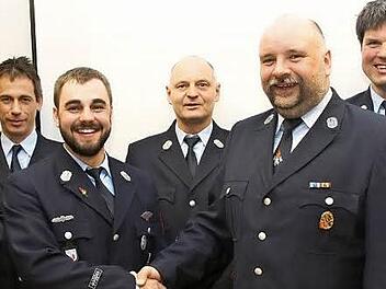 Ehrungen bei der Feuerwehr Untersiemau (v. l.): Andreas Rüdiger, Vorsitzender Bernd Packert, stellvertretender Kommandant Julian Henkel, Zweiter Vorsitzender Eckard Schultheiß, Kommandant Marcus Packert, Andreas Truckenbrodt und Lukas Schwanert Foto: Michael Stelzner