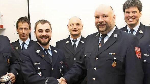 Ehrungen bei der Feuerwehr Untersiemau (v. l.): Andreas Rüdiger, Vorsitzender Bernd Packert, stellvertretender Kommandant Julian Henkel, Zweiter Vorsitzender Eckard Schultheiß, Kommandant Marcus Packert, Andreas Truckenbrodt und Lukas Schwanert Foto: Michael Stelzner