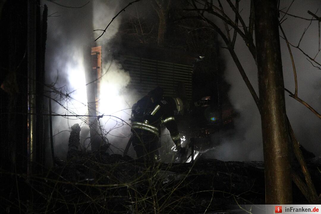 Scheune auf Jugendfarm in Erlangen brennt aus