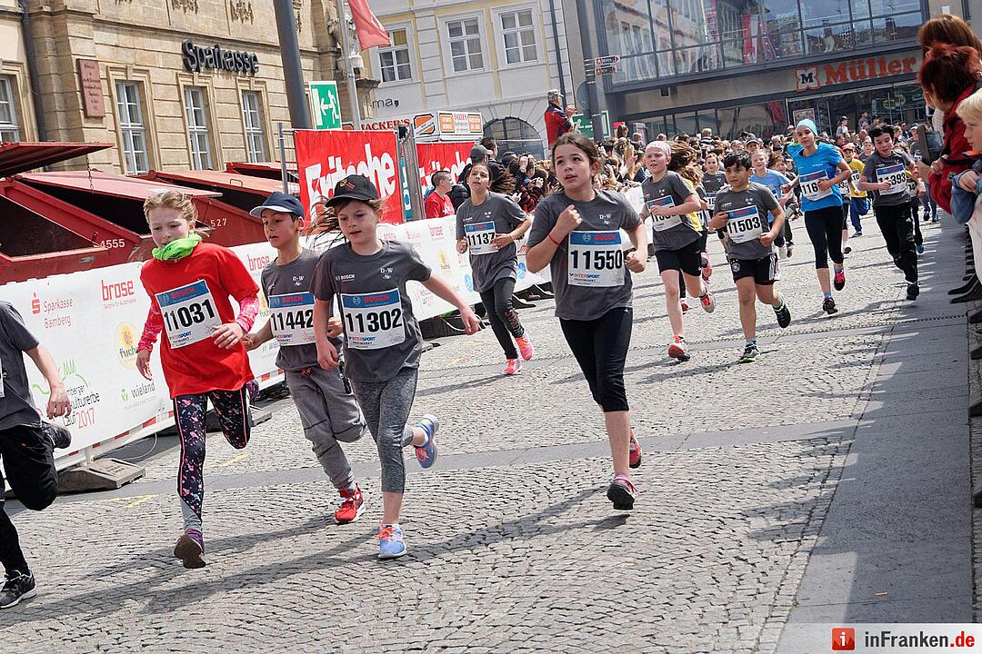 Weltkulturerbelauf 2017 in Bamberg: Der Zieleinlauf am Maxplatz