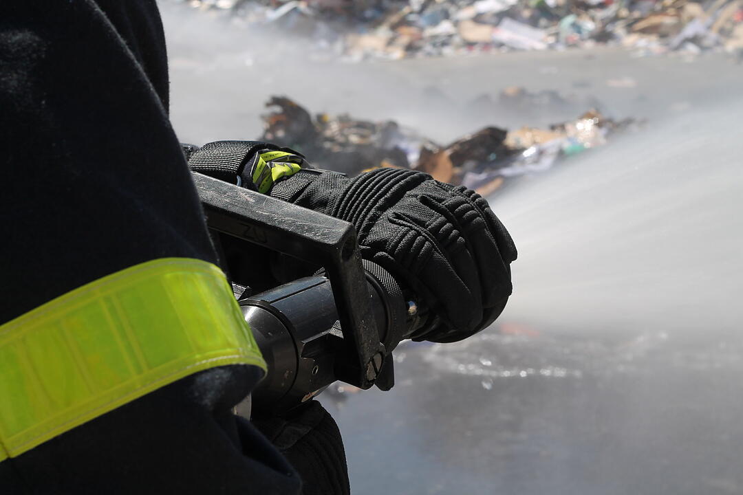 Brand in Würzburger Recycling-Hof: 40 Tonnen Müll in Flammen