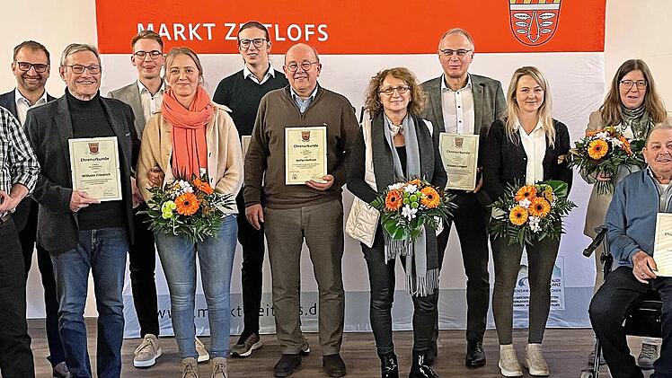 Nach drei Jahren Pause fand wieder die Auszeichnung zahlreicher Persönlichkeiten beim Neujahrsempfang des Marktes Zeitlofs für ihre besonderen Leistungen statt.