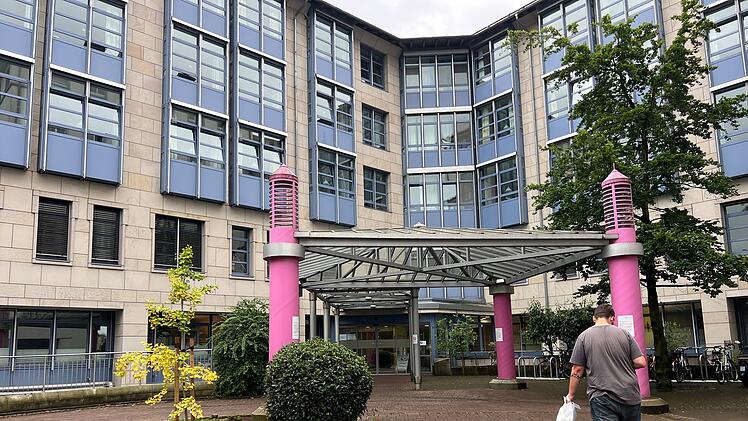 Schweinfurt: Krankenhaus St. Josef bleibt überraschend geöffnet - "Schließung zu teuer"