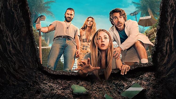 In der zweiten Staffel von "Based on a True Story - Spich oder stirb!" hält eine neue Mordserie Matt Pierce (Tom Bateman, links), Tory Thompson (Liana Liberato, zweite von links), Ava Bartlett (Kaley Cuoco) und Nathan Bartlett (Chris Messina) in Atem.