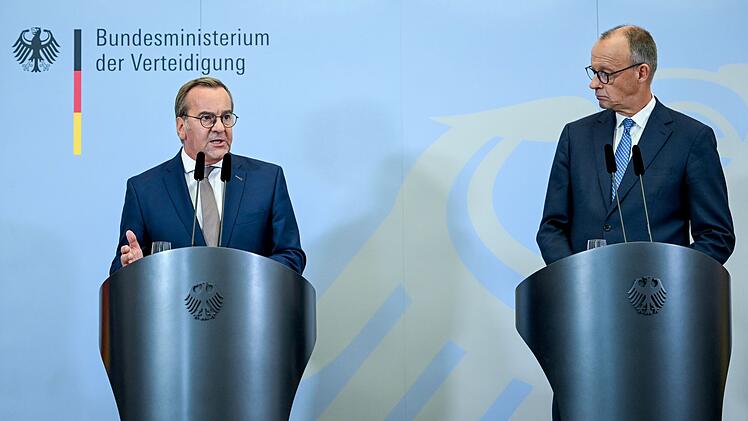 Pressekonferenz nach Kabinettssitzung im Bendlerblock
