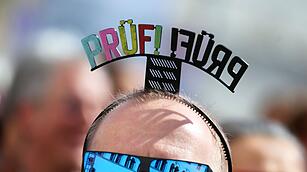 Kundgebung zur  "Pr&uuml;f-Kampagne"