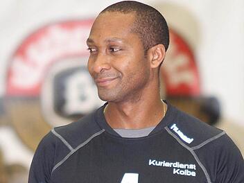 Allen Grund zur Zufriedenheit hat derzeit der Trainer des VC Eschenbacher Eltmann, Heriberto Quero. Seine Mannschaft stellte sich bei einem ersten Test in Schwaig bereits in starker Form vor.  Foto: Günther Geiling