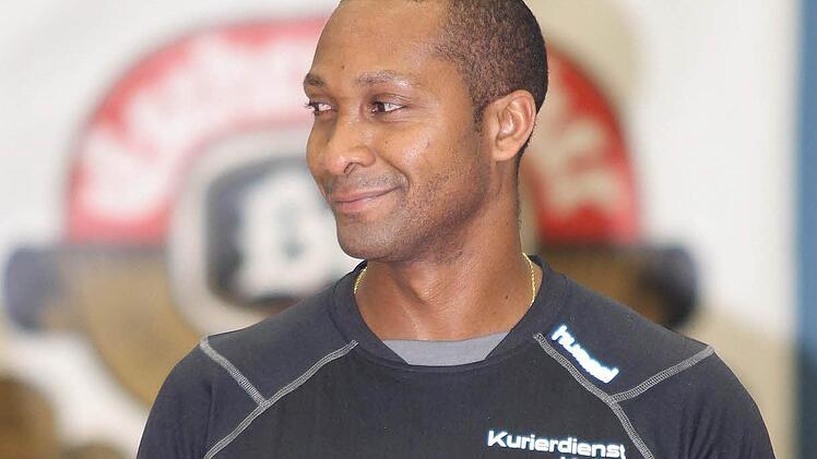 Allen Grund zur Zufriedenheit hat derzeit der Trainer des VC Eschenbacher Eltmann, Heriberto Quero. Seine Mannschaft stellte sich bei einem ersten Test in Schwaig bereits in starker Form vor.  Foto: Günther Geiling