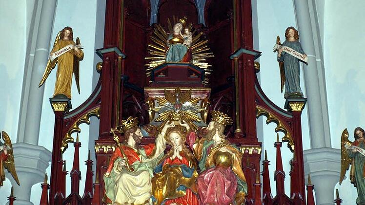 Das Gnadenbild der Gottesmutter im Hochaltar noch ohne das goldene Tuch. Foto: Susanne Deuerling