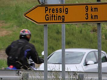 Von der Einmündung in die Staatsstraße 2200 (unser Bild) in Richtung Gifting soll die Kreisstraße 3 ausgebaut werden. Foto: Marco Meißner