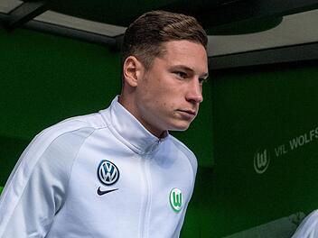 Wollte weg und war laut mehreren Medien eigentlich schon weg, blieb aber letztendlich doch beim VfL Wolfsburg: Nationalspieler Julian Draxler. Foto: Peter Steffen/dpa