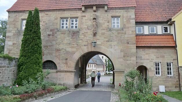 Kloster Maria Bildhausen bildet die Kulisse f&uuml;r zwei Musikveranstaltungen im Juni und Juli.  Foto: Archiv/Anton Then