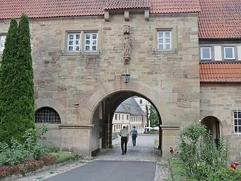 Kloster Maria Bildhausen bildet die Kulisse für zwei Musikveranstaltungen im Juni und Juli.  Foto: Archiv/Anton Then
