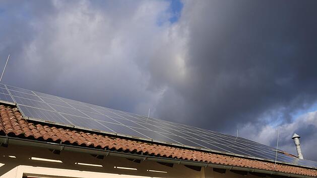 Auf vielen Gemeindegeb&auml;uden im Landkreis  sind inzwischen Photovoltaik-Anlagen zu finden.Foto: Rebecca Vogt