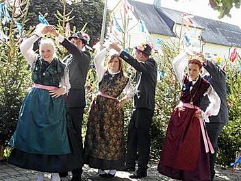 Für sie ist die Trachtenkirchweih ein besonderes Fest: die Zechgemeinschaft Kehlbach. Foto: Veronika Schadeck