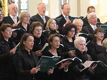 Dirigent Ingo Hahn hat sich beim Einstudieren der Chorpassagen mit der Kantorei sehr viel Mühe gegeben - und die Kantorei überzeugte mit dem zweistündigen Werk. Foto: Sonja Adam