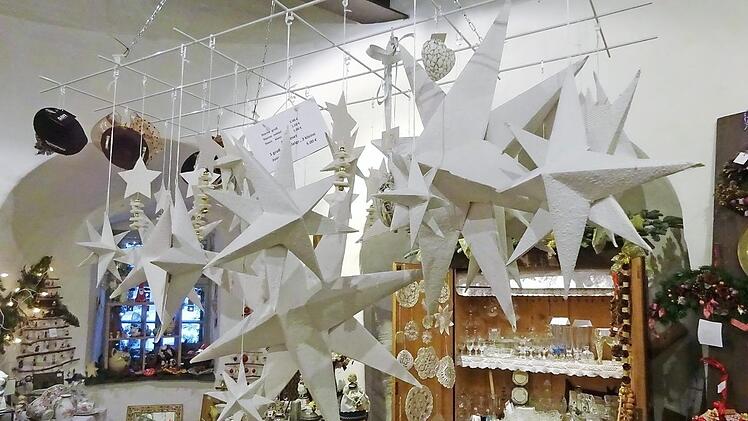 Viele sch&ouml;ne Dinge warten beim Adventsbasar in der Kapelle. Foto: hs