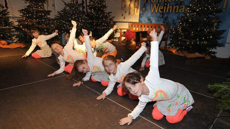 Die Tanzschülerinnen legten sich so richtig ins Zeug. Fotos: Roland Meister