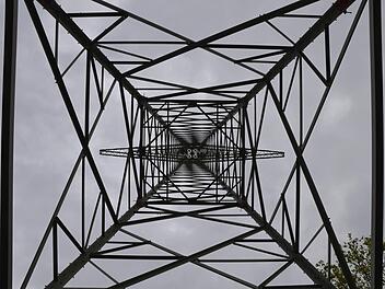 Rödental will keine weiteren Strommasten auf dem Stadtgebiet mehr hinnehmen. Foto: Rainer Lutz