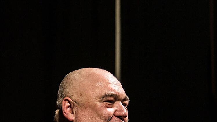Wolfgang Buck gastierte mit seinem neuen Programm im "Schwarzen Bären" in Beiersdorf.Foto: Jochen Berger