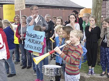Der Protest, wie hier vor einer der vorangegangenen Gemeinderatssitzungen, hat Wirkung gezeigt. Foto: Archiv/ Winfried Ehling