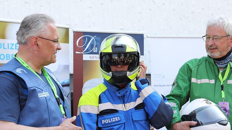 Vor dem Korso fand eine Pressekonferenz mit Innenminister Herrmann, Veranstaltern und politischer Prominenz statt.  Foto: Barbara Herbst