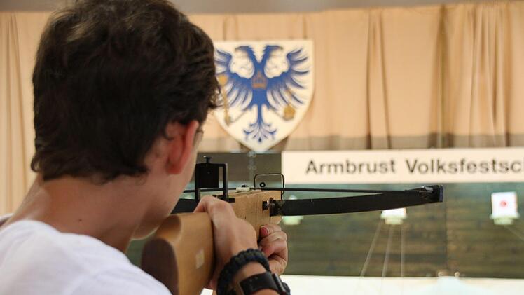 Promi-Armbrustschießen beim Coburger VogelschießenOliver Schmidt
