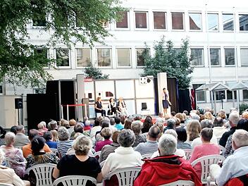 Am Wochenende gab's nochmal Theater im "alten" Schlosshof.  Foto: Richard Sänger