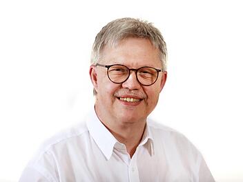 Dr. Hans-Peter Selmaier, Chefarzt der Fachklinik Heiligenfeld, lacht selbst gern und häufig. Petra Balling