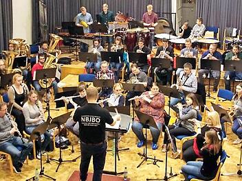 Das Blasorchester Ebern hat sich bestens vorbereitet auf das Konzert "Absolut Musik", das am kommenden Samstag stattfindet.  Foto: Paul Marks